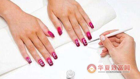 现在开个美甲店赚钱吗